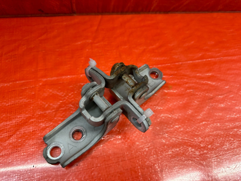 02 06 ACURA RSX   DRIVER LEFT FRONT DOOR HINGE SET UPPER LOWER   OEM #2125