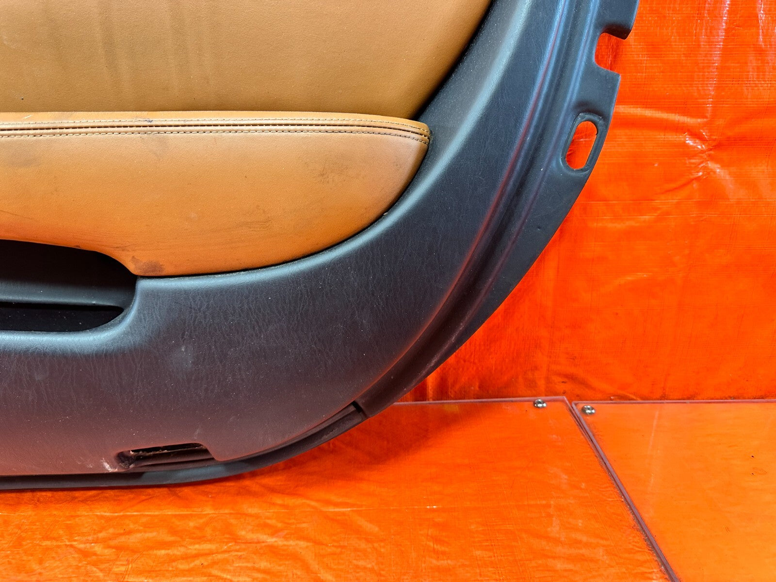 02 05 LEXUS SC430   PASSENGER RIGHT DOOR PANEL   BLACK N PEANUT BUTTER OEM 28813