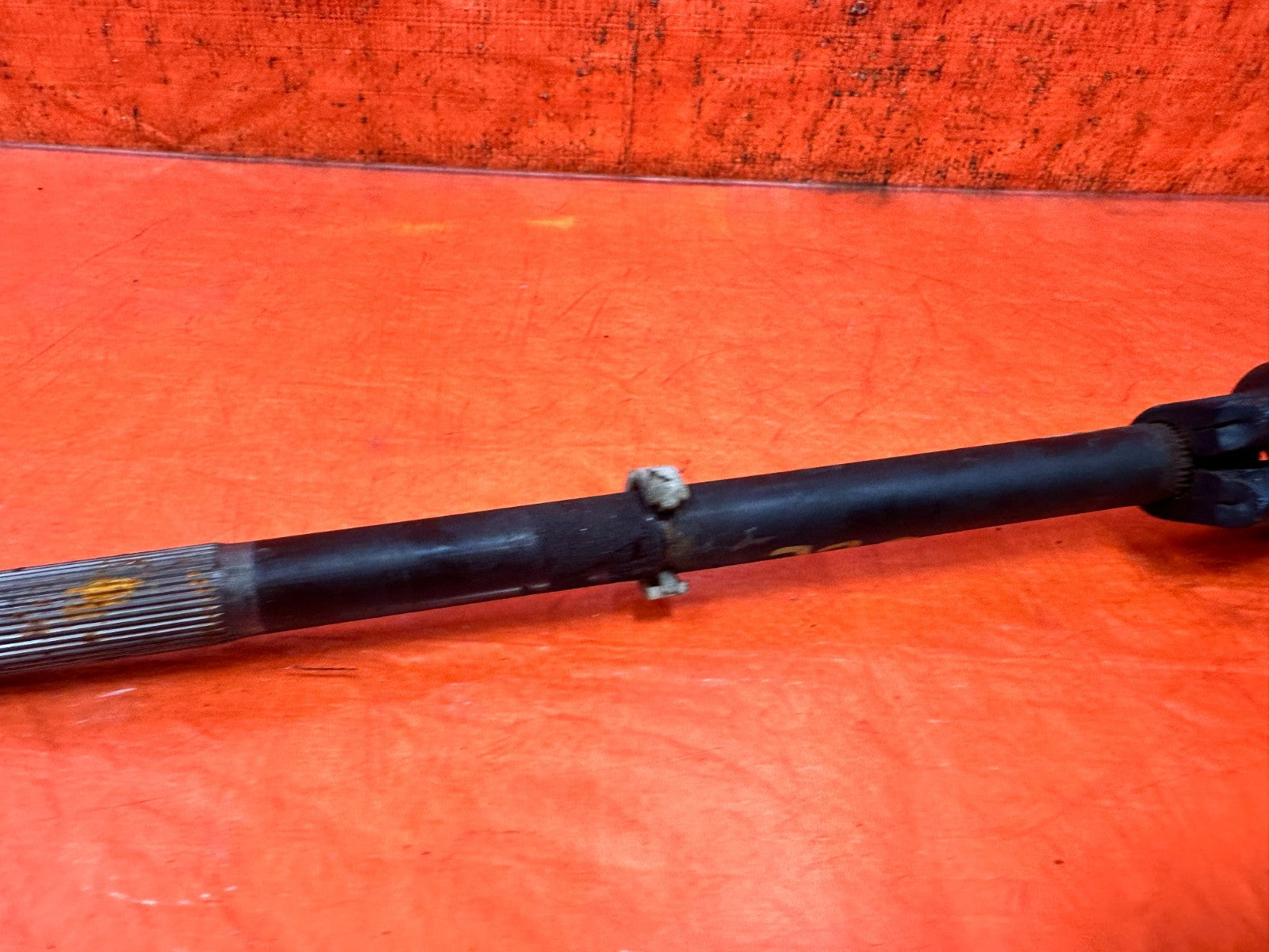 08 15 INFINITI G37 RWD   STEERING COLUMN TO RACK U / B JOINT SWIVEL YOKE OEM 3285