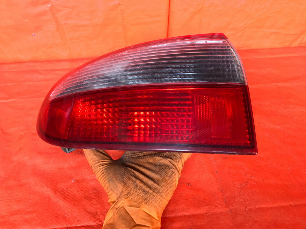 OEM 2000 2001 2002 DAEWOO LANOS   HATCHBACK   DRIVER LEFT TAIL LIGHT LAMP 00 020