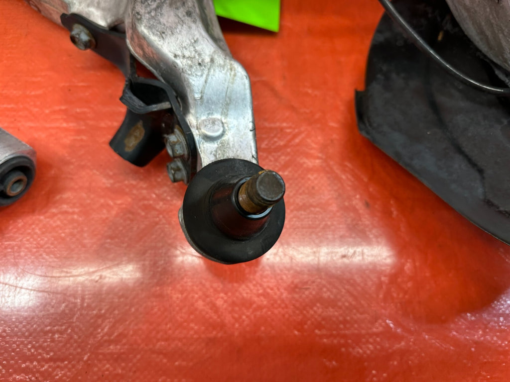 09 13 INFINITI G37 4D   RWD   LEFT FRONT SPINDLE W/ UPPER & LOWER CONTROL ARMS18