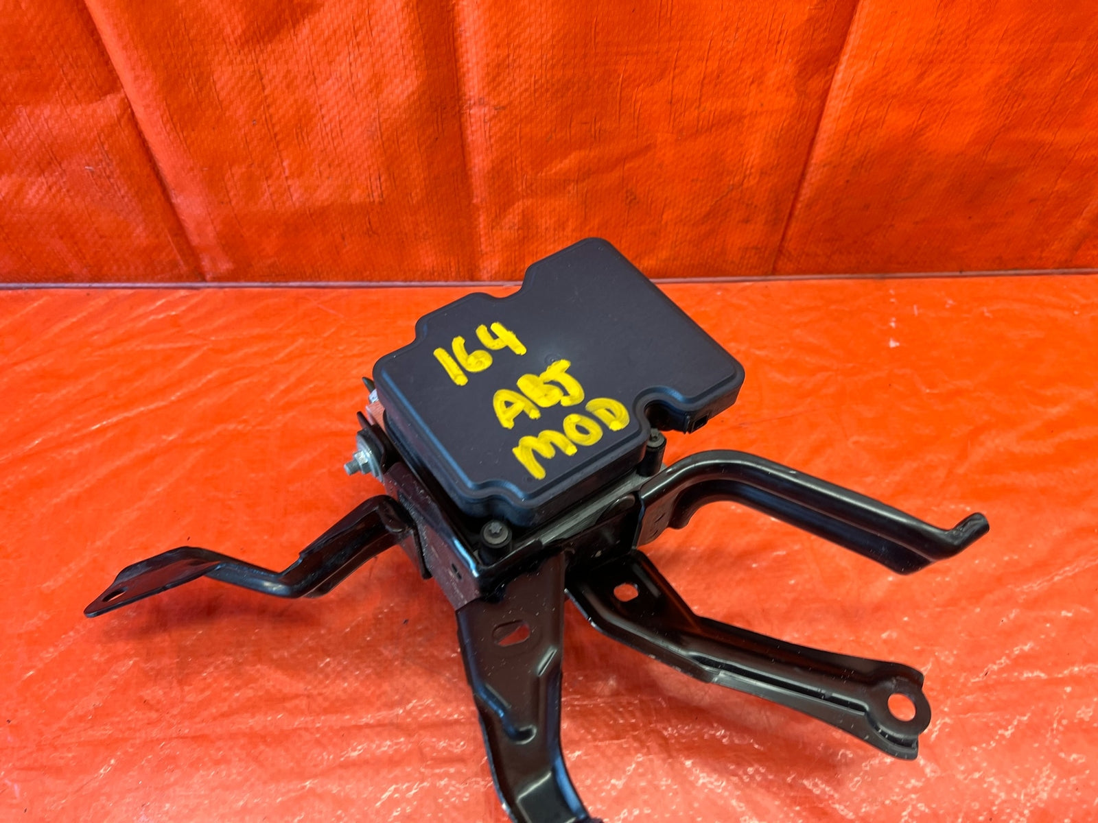 15 16 SCION FRS   AUTOMATIC   ABS PUMP ANTI SKID LOCK ACTUATOR VSA MODULATOR 1646