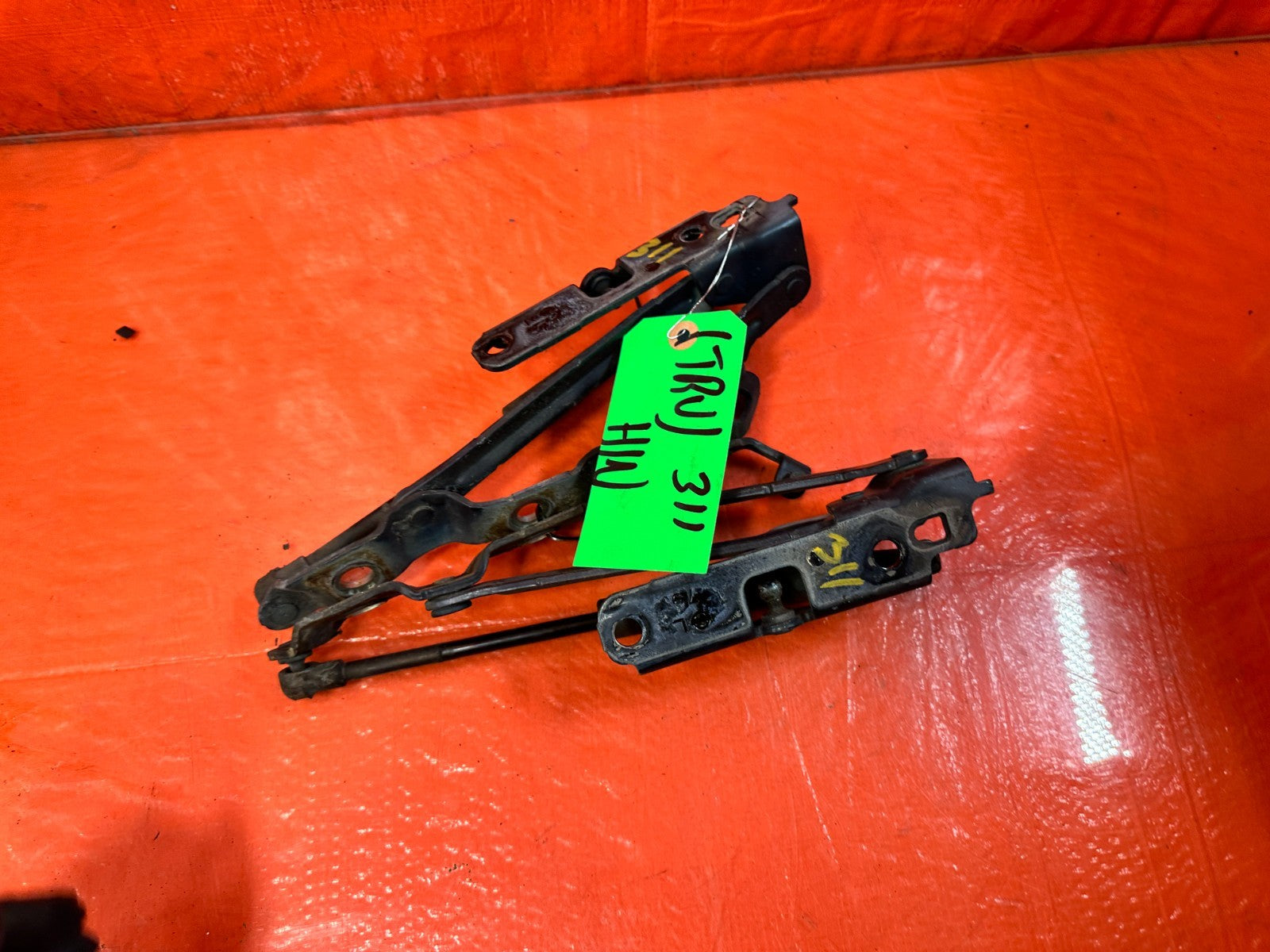 08 15 INFINITI G37 Q60 COUPE   LEFT AND RIGHT TRUNK HINGES   OEM #3114