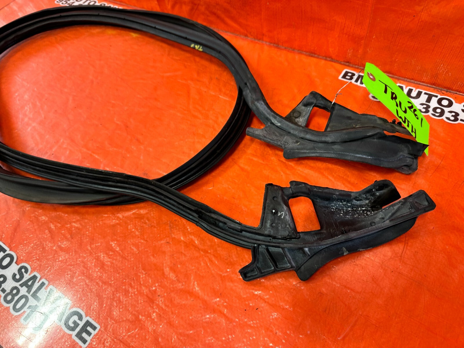 02 10 LEXUS SC430   REAR CONVERTIBLE TOP WEATHER STRIP RUBBER GASKET   OEM #2616
