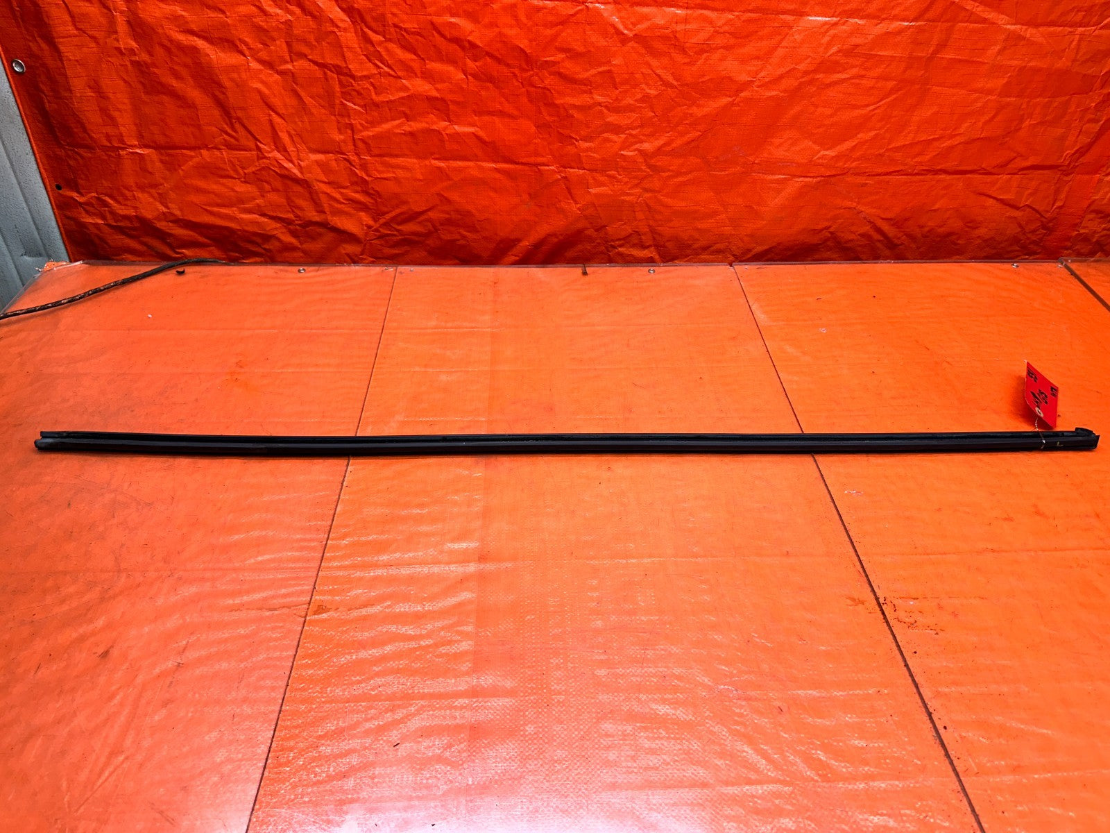 94 01 ACURA INTEGRA COUPE LEFT DRIVER DOOR UPPER GLASS WEATHERSTRIP OEM #33110