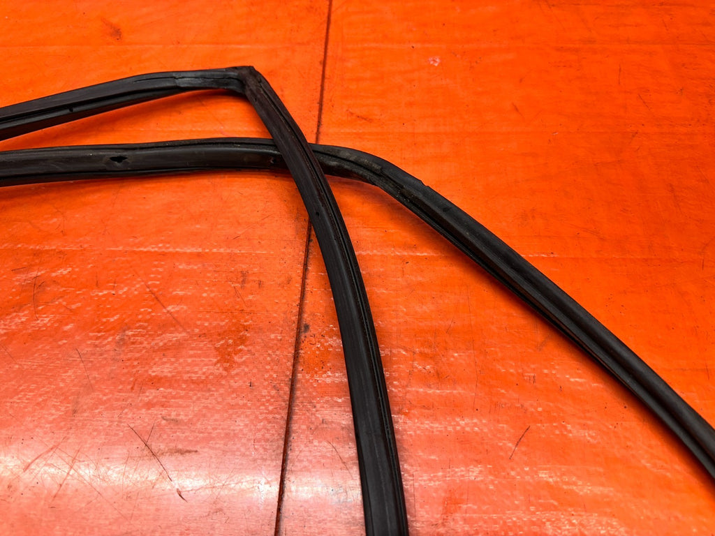 1994-2001 ACURA INTEGRA 2D PASSENGER RIGHT DOOR WEATHERSTRIP SEAL OEM #34915
