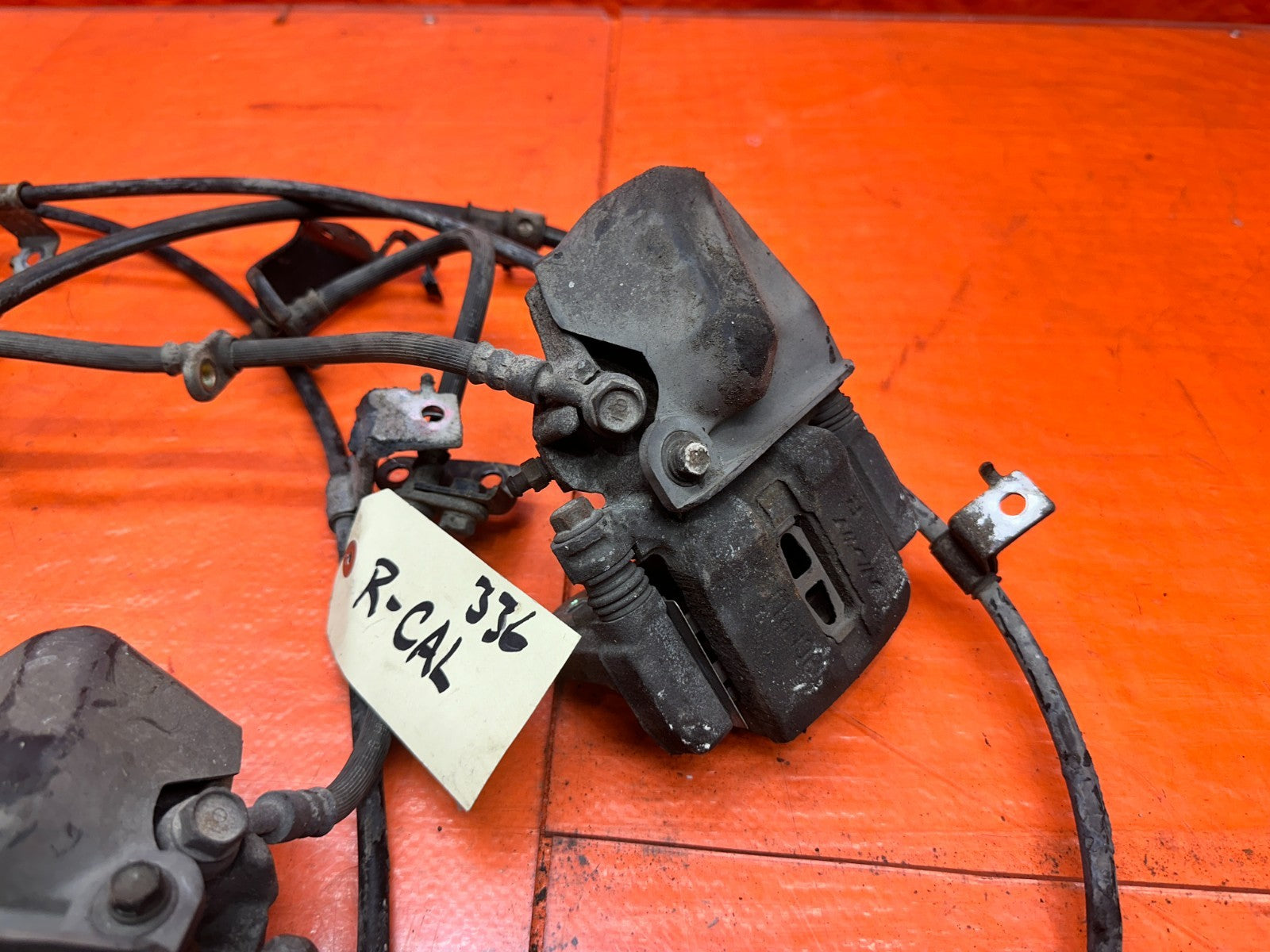 97 01 HONDA PRELUDE 2.2L REAR LEFT RIGHT BRAKE CALIPERS E BRAKE CABLES OEM #3365