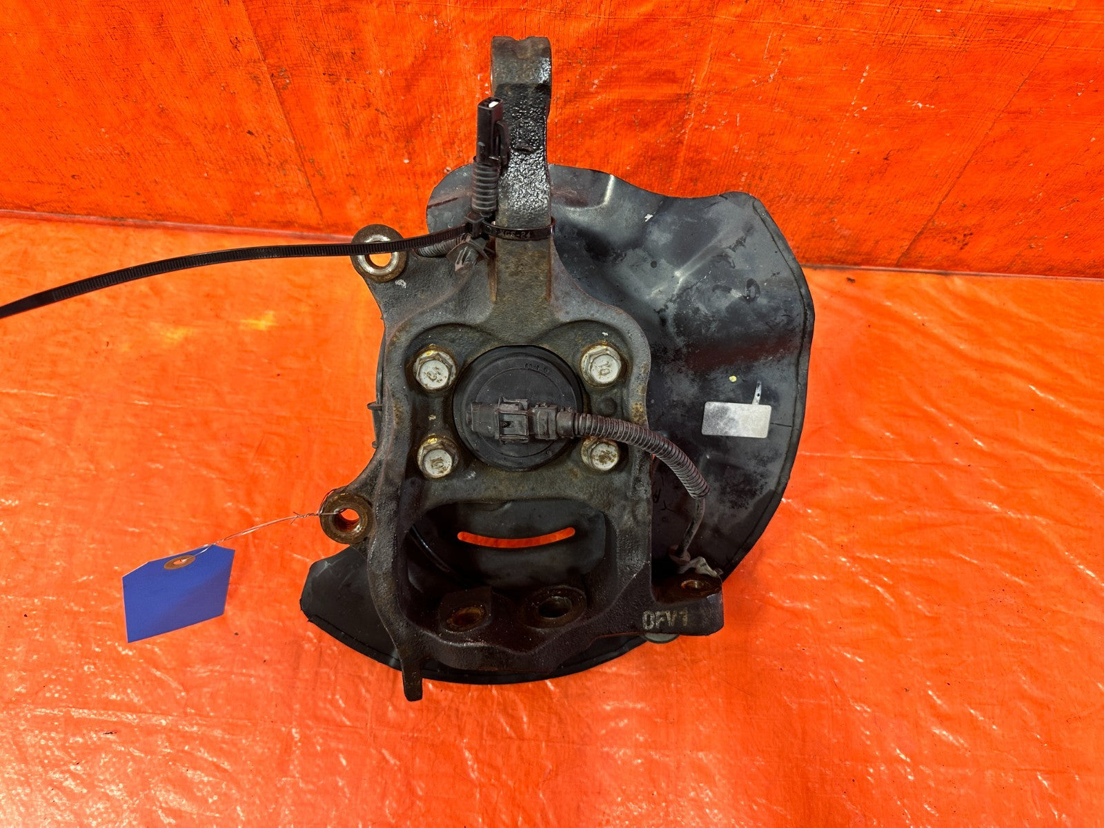 13 16 HYUNDAI GENESIS COUPE   DRIVER LEFT FRONT SPINDLE KNUCKLE HUB OEM 3184