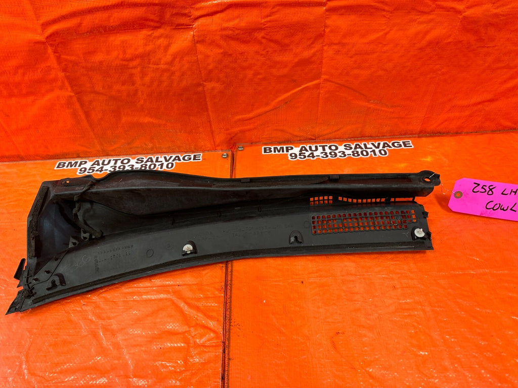 02 05 HONDA CIVIC SI EP3 HATCH   WIPER COWL TRIM   PASSENGER RIGHT SIDE OEM #25811
