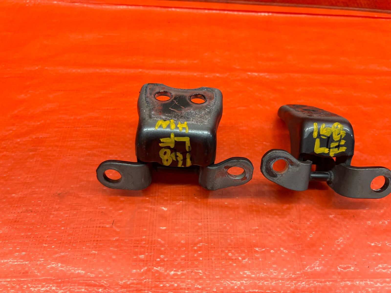 09 14 ACURA TSX   DRIVER LEFT FRONT DOOR HINGE SET UPPER LOWER   OEM #16710