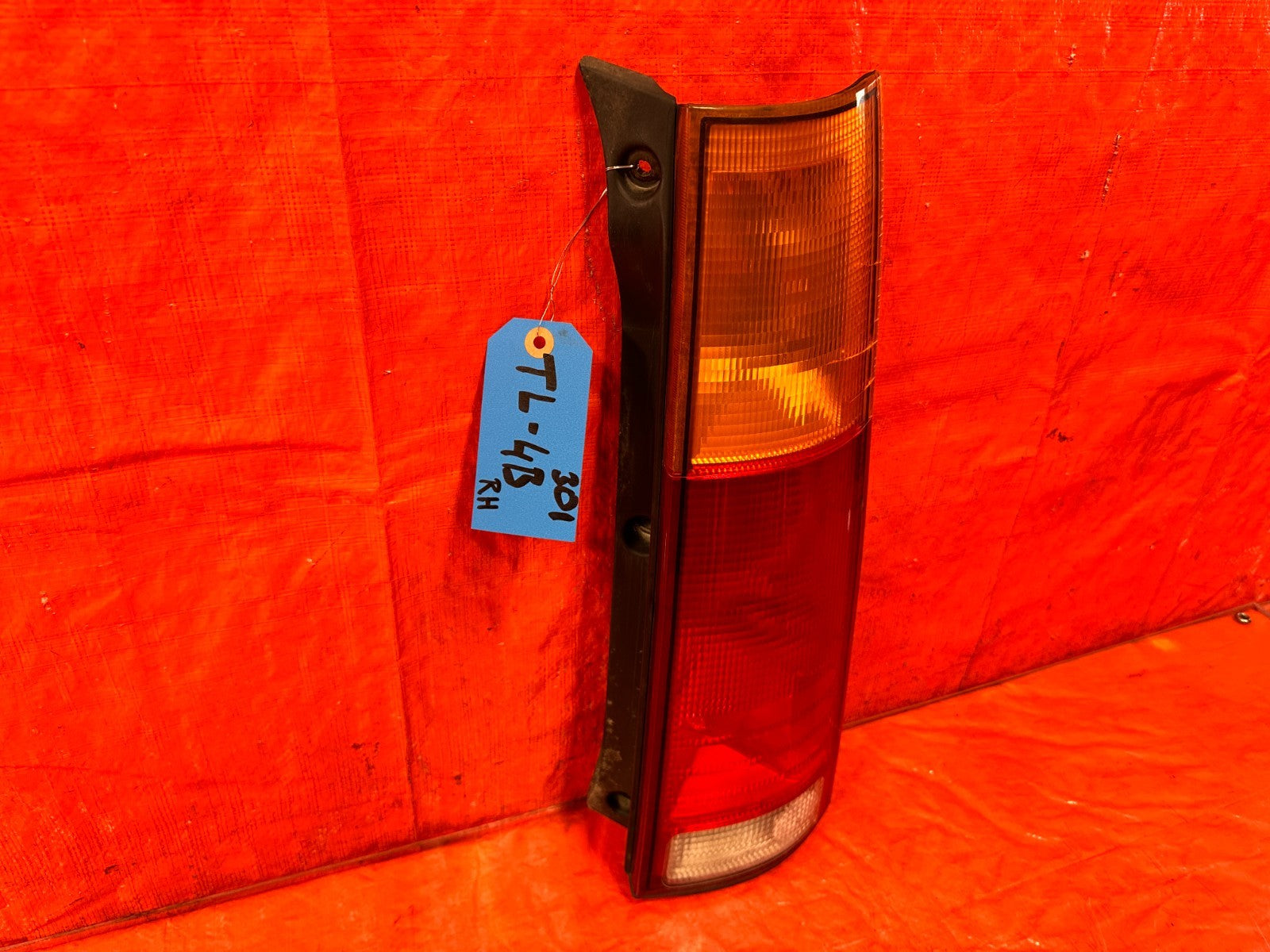 97 01 HONDA CR V CRV   PASSENGER RIGHT TAIL LIGHT TAIL LAMP   OEM FACTORY #3014