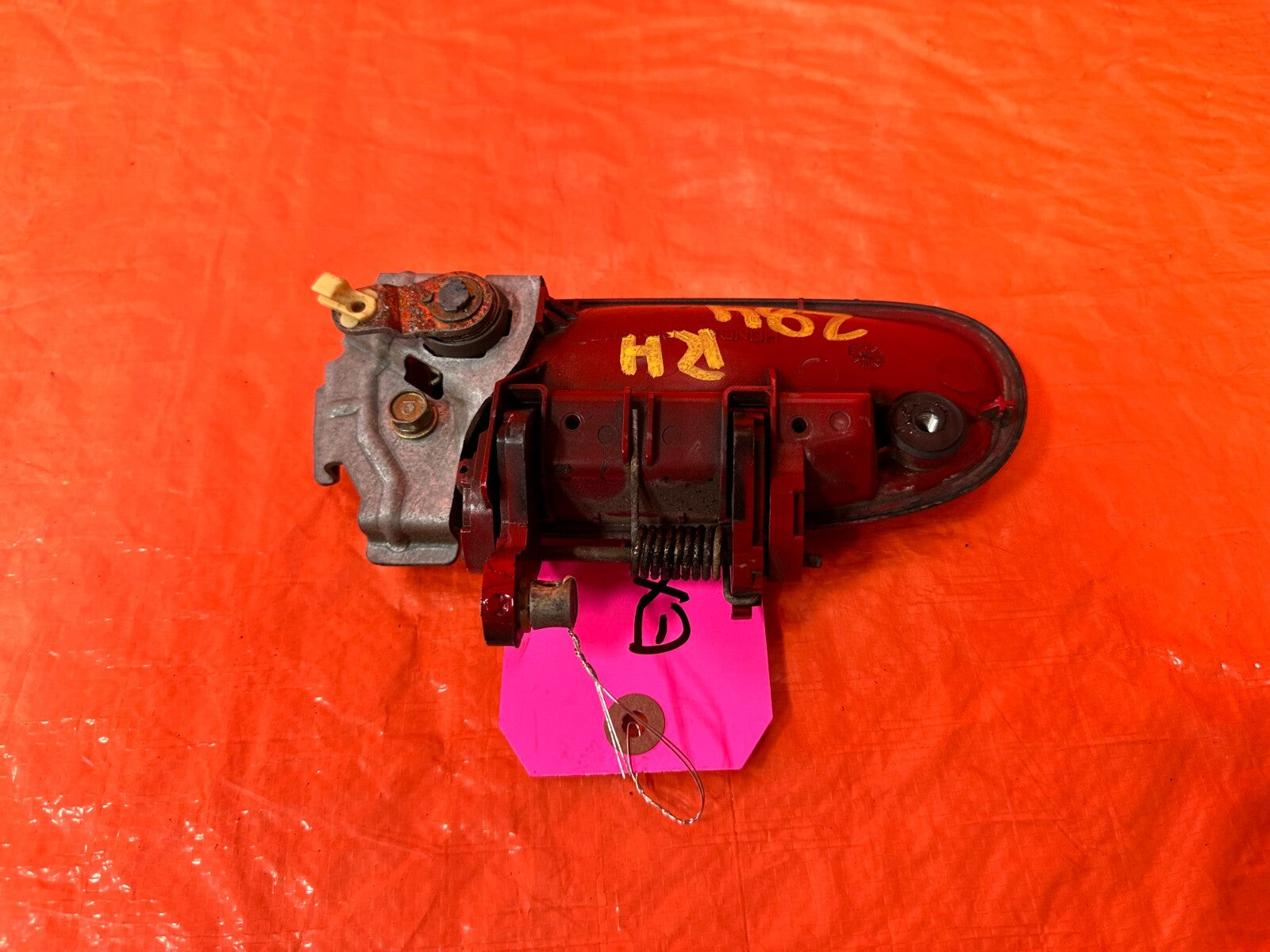 96 00 HONDA CIVIC   PASSENGER RIGHT EXTERIOR DOOR HANDLE   W/ BRACKET   OEM #2845