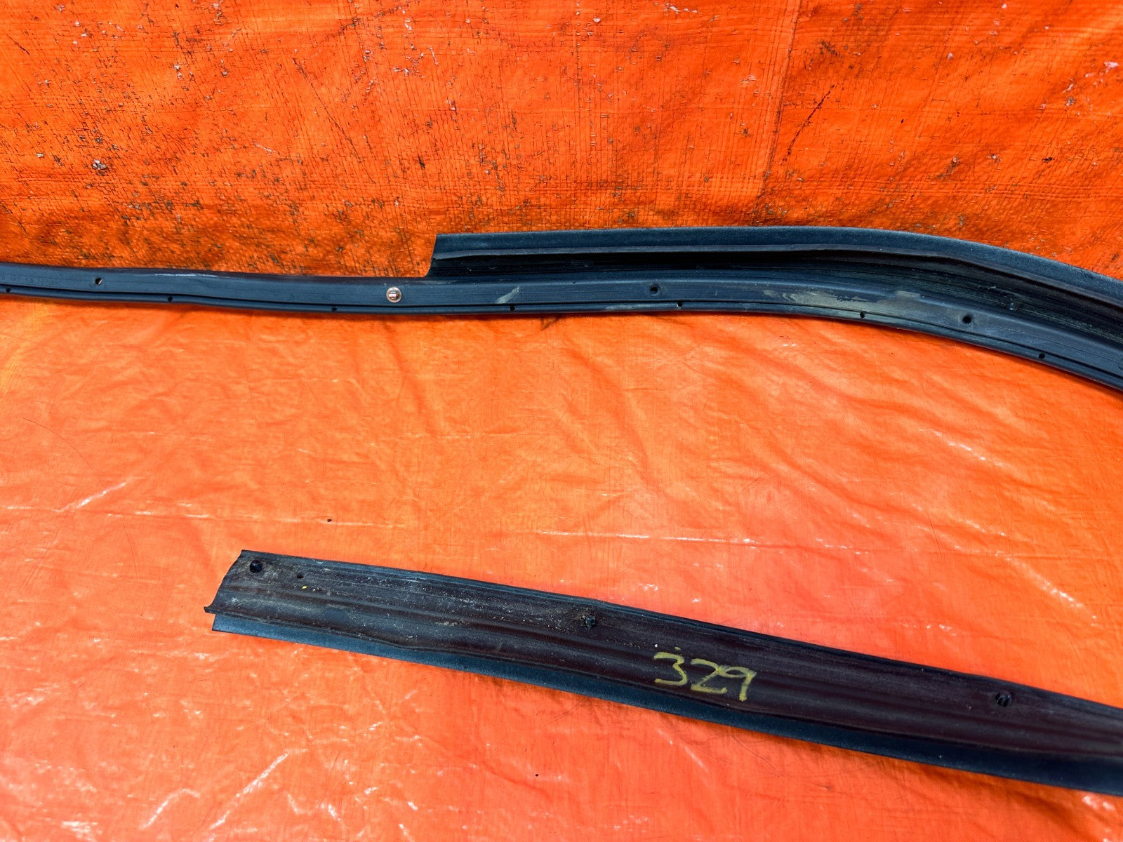 08 15 INFINITI G37 & Q60 2D COUPE DRIVER LEFT DOOR MOUNTED WEATHER STRIP OEM 3293