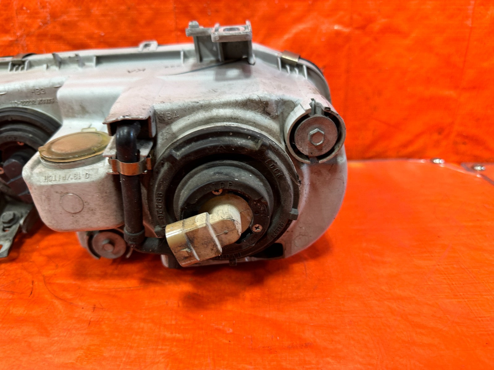 94 97 ACURA INTEGRA HEADLIGHTS HEADLAMPS   LEFT AND RIGHT HEADLIGHT SET OEM 3096
