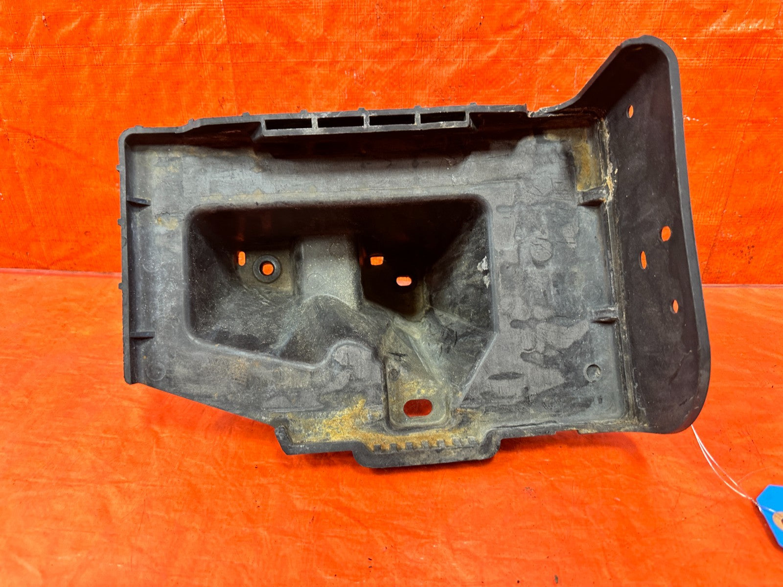13 16 HYUNDAI GENESIS COUPE   BATTERY MOUNTING TRAY BRACKET   OEM 3181