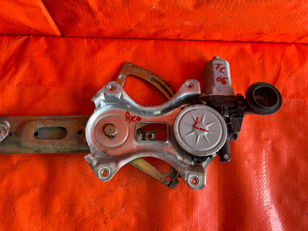 05 10 SCION TC   DRIVER LEFT   WINDOW REGULATOR WITH MOTOR COMPLETE   OEM OE3