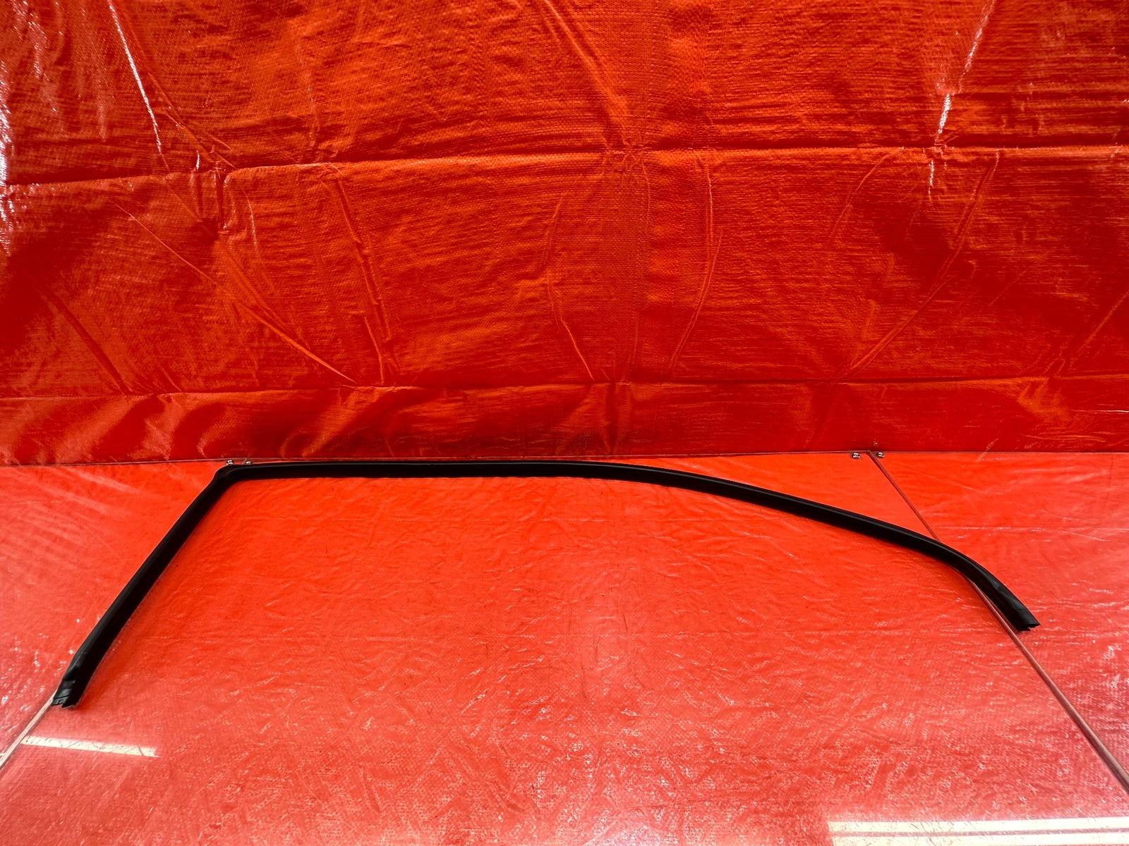 02 05 HONDA CIVIC SI EP3   CHASSIS TO DOOR OPEN TRIM WEATHER STRIP RIGHT OEM 2137