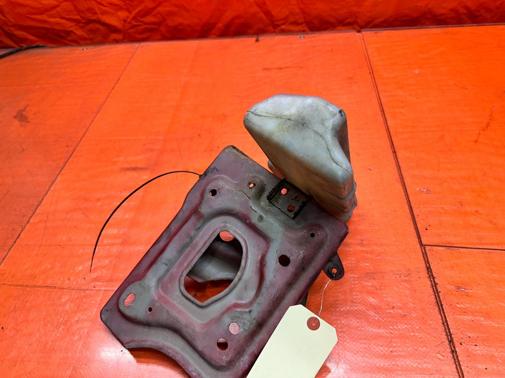 97 01 HONDA PRELUDE 2.2L H22A BATTERY HOLD DOWN TRAY MOUNT BRACKET OEM #33611