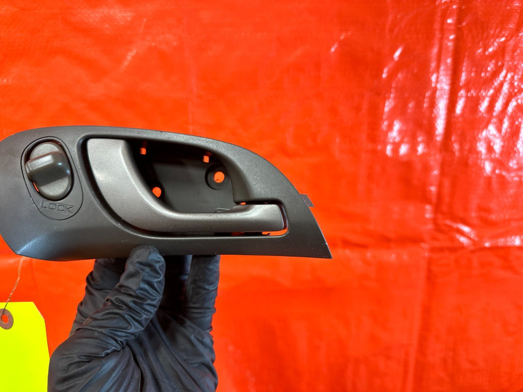 02 06 ACURA RSX   PASSENGER RIGHT INTERIOR DOOR HANDLE SCREW COVER TRIM OEM #2801