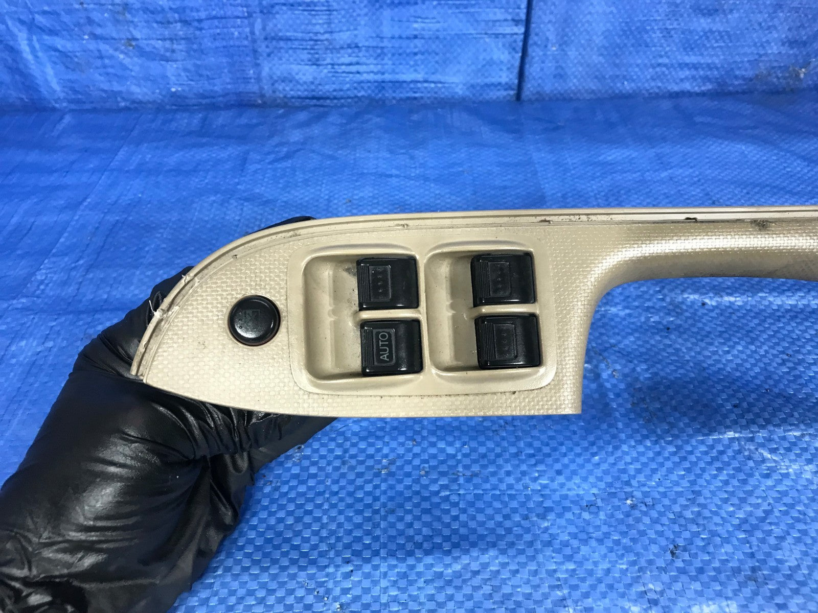 OEM 2002 02 HONDA CIVIC LX 4D SEDAN A/T   LEFT FRONT MASTER WINDOW SWITCH TAN 1