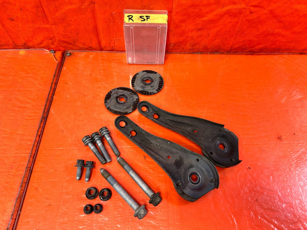 13 16 HYUNDAI GENESIS COUPE 3.8L   REAR SUBFRAME BRACKETS W/ BOLTS HARDWARE 3260