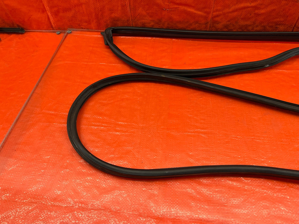 02 05 HONDA CIVIC SI EP3 HATCH LEFT DOOR WEATHER STRIP TRIM SEAL GASKET OEM 21612