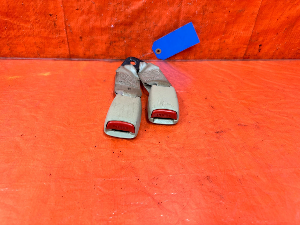 04-08 ACURA TSX - LEFT OR RIGHT REAR - REAR SEAT BELT BUCKLE CLIP - OEM #3041
