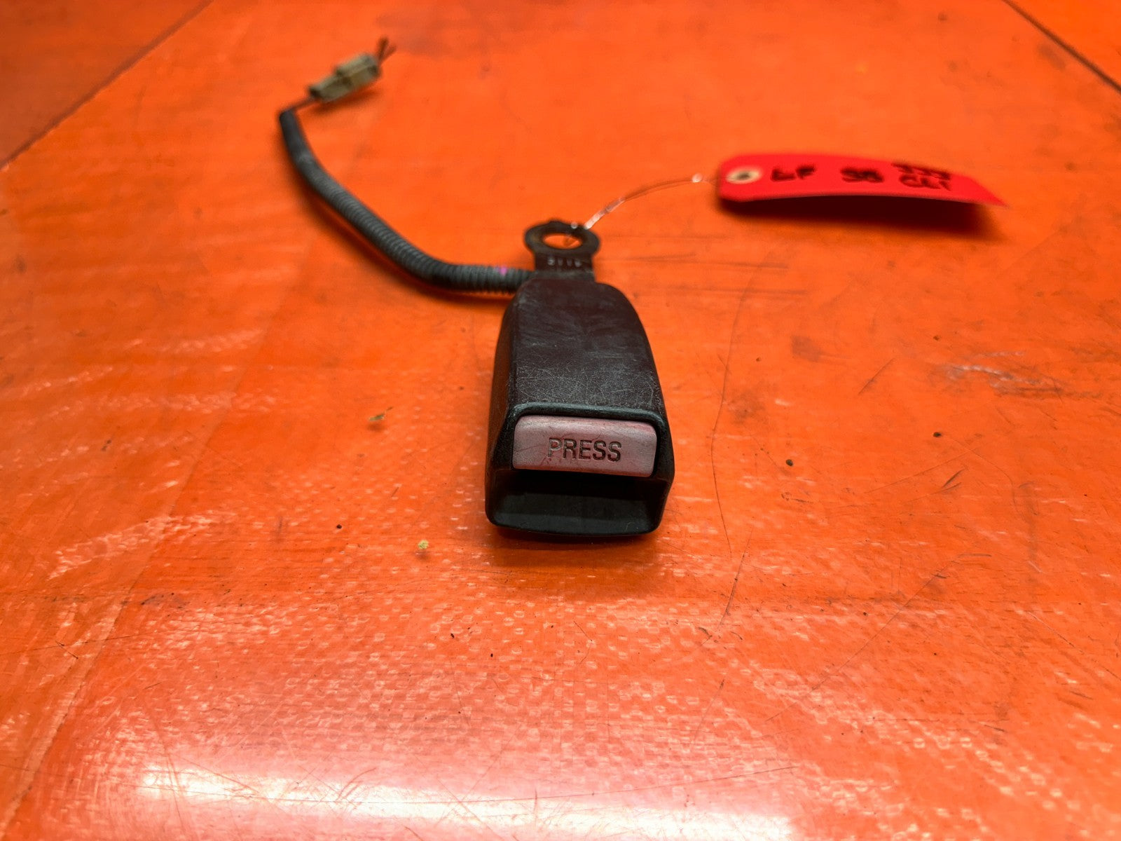 92 95 HONDA CIVIC EX 1.6L   DRIVER LEFT FRONT SEAT BELT BUCKLE CLIP   OEM #3334