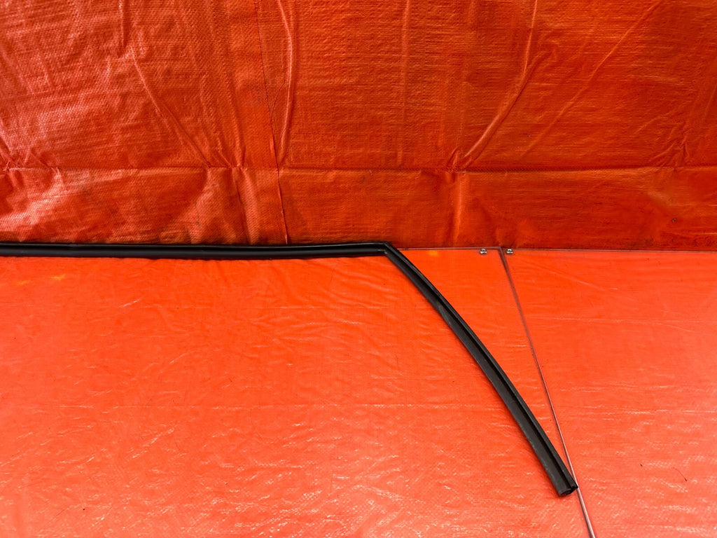 06 11 HONDA CIVIC COUPE PASSENGER RIGHT FRONT WINDOW GLASS RUN CHANNEL OEM #2373