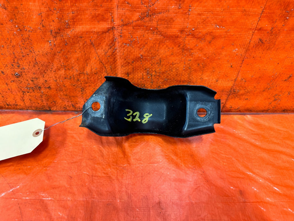 08 15 INFINITI G37 & Q60    RIGHT FRONT LOWER CONTROL ARM BRACKET   OEM #3286