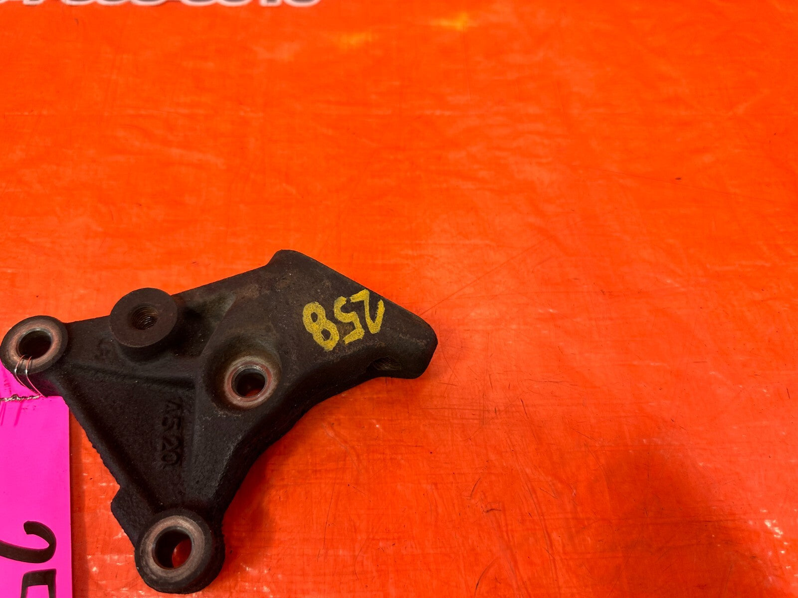 02 05 HONDA CIVIC SI EP3 HATCHBACK   ENGINE MOTOR POST MOUNT BRACKET   OEM #2581