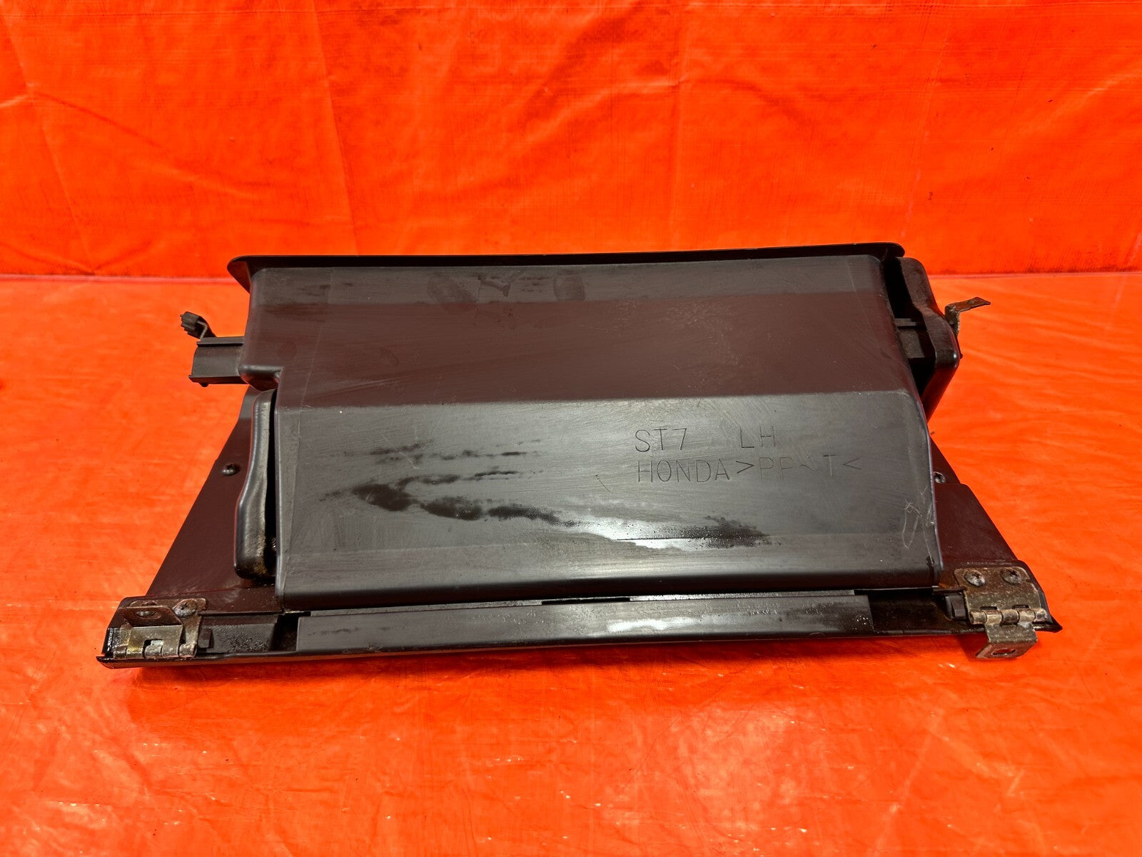 94 01 ACURA INTEGRA 2 & 4 DOOR   GLOVE BOX   BLACK   COLOR   OEM #27411