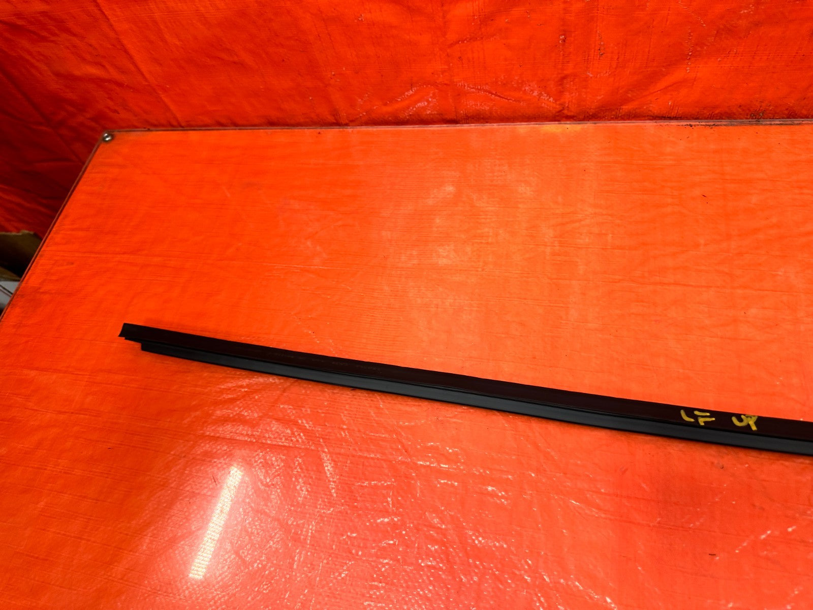 10 16 HYUNDAI GENESIS COUPE   LEFT UPPER DOOR MOUNTED WEATHER STRIP BY THE GLASS4