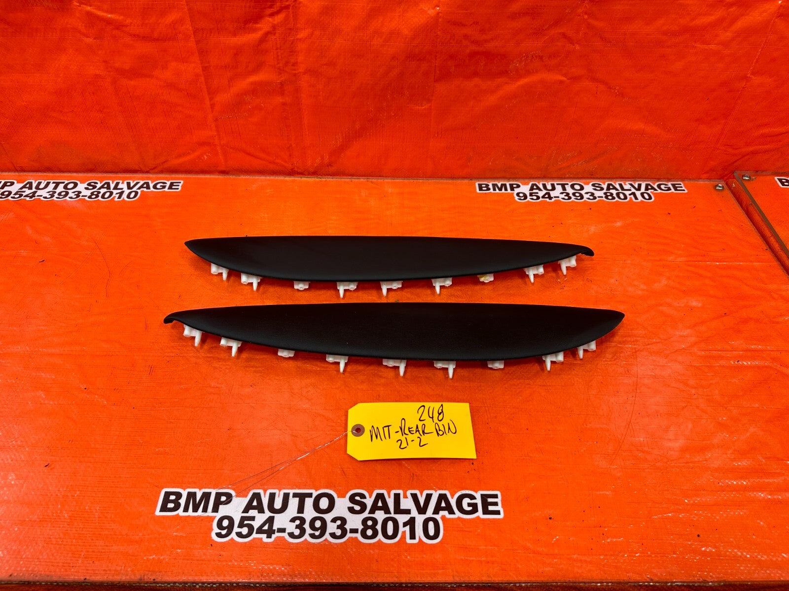 08 15 INFINITI G37 & Q60 COUPE REAR QUARTER PANEL PLASTIC ARM RESTS LH RH OEM 480