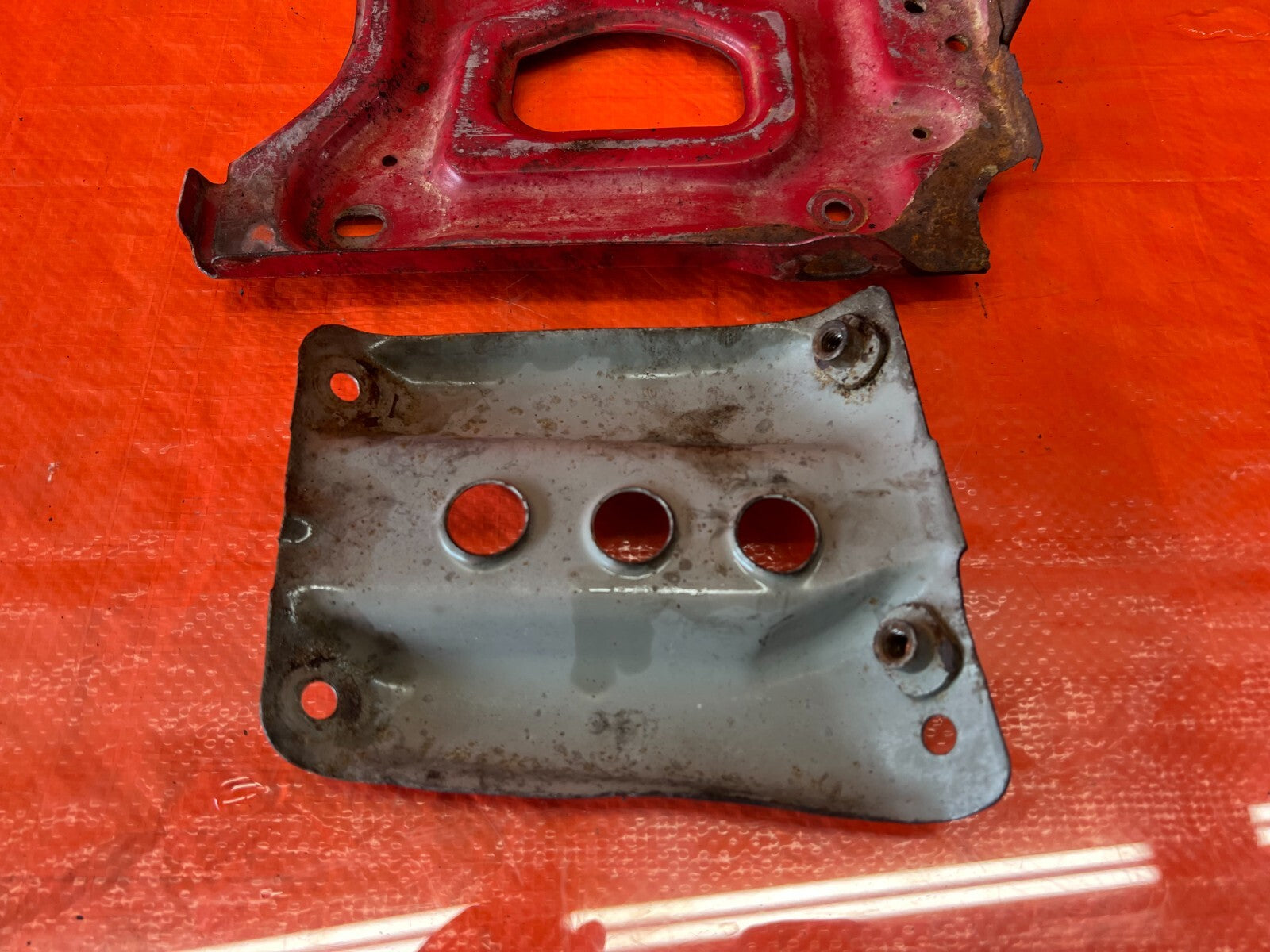 97 99 HONDA PRELUDE   BATTERY TRAY MOUNTING BRACKET   OEM FACTORY #1203