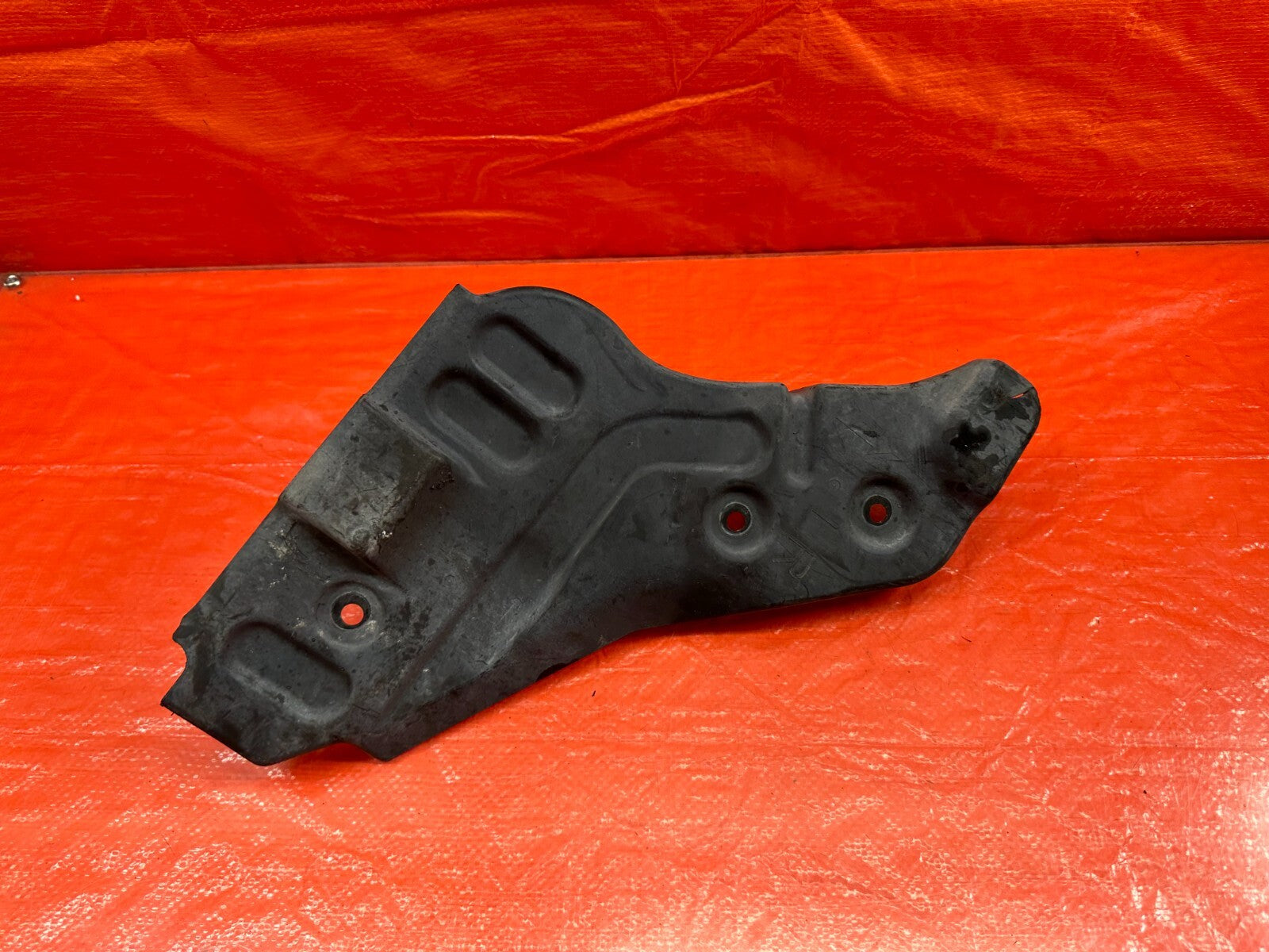 08 10 INFINITI G37 2D COUPE   SPLASH SHIELD REAR UNDER COVER RIGHT   OEM #1887