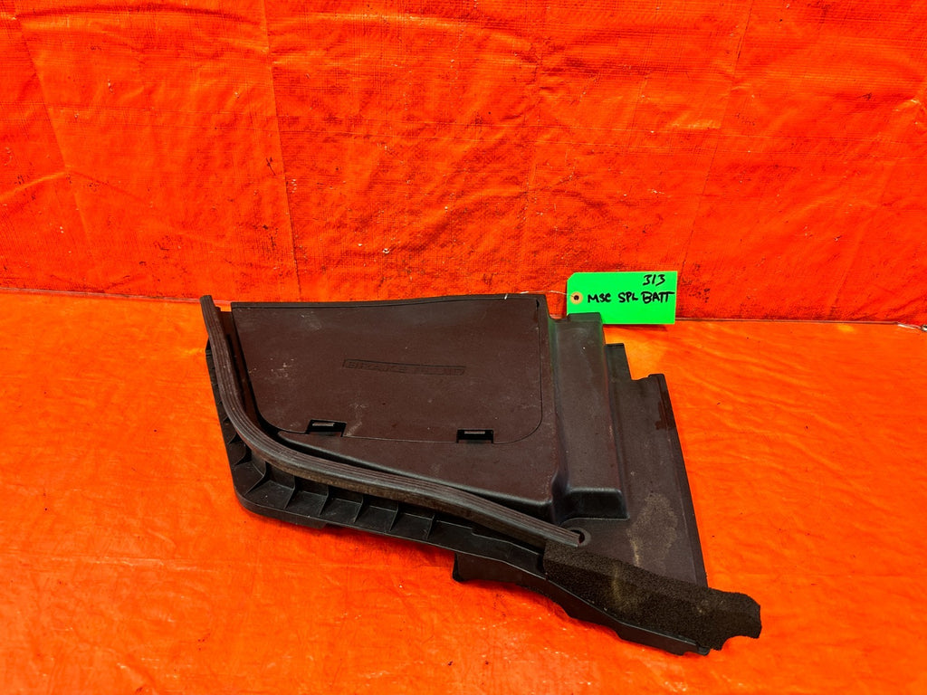 14 20 INFINITI Q50 Q60   BRAKE FLUID UNDER HOOD TRAY FRAME PLASTIC   OEM #3130