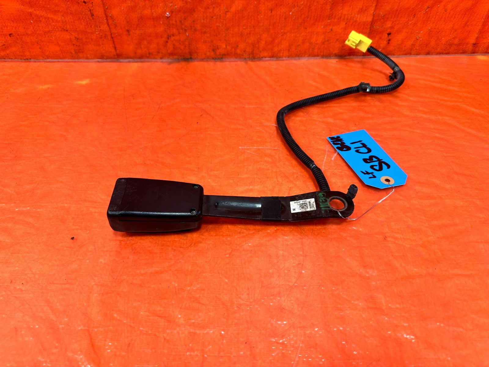 13 16 HYUNDAI GENESIS COUPE   DRIVER LEFT FRONT SEAT BELT CLIP BUCKLE   OEM GENE2