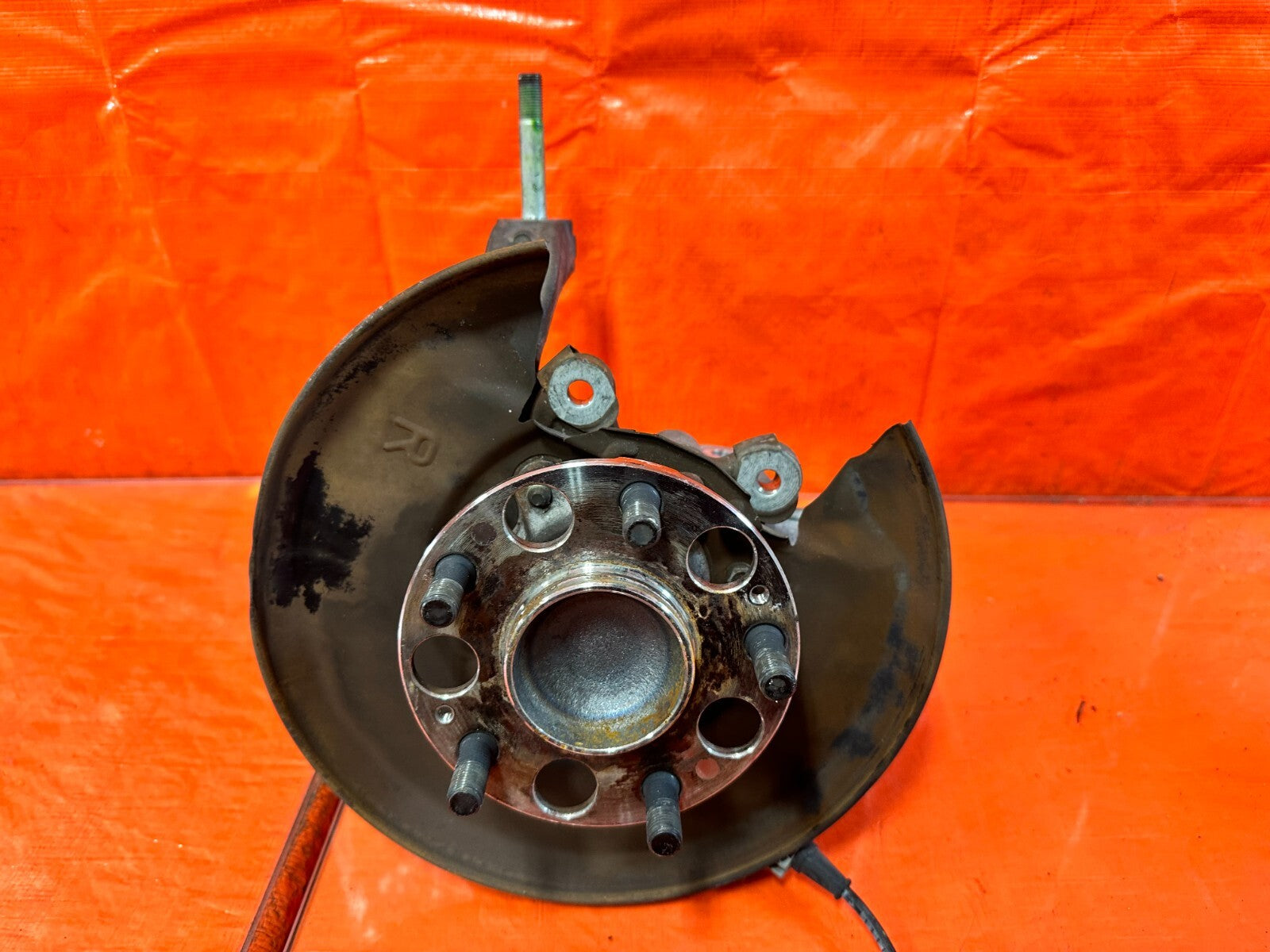 04 08 ACURA TSX   PASSENGER RIGHT REAR   SPINDLE KNUCKLE HUB  OEM 2913