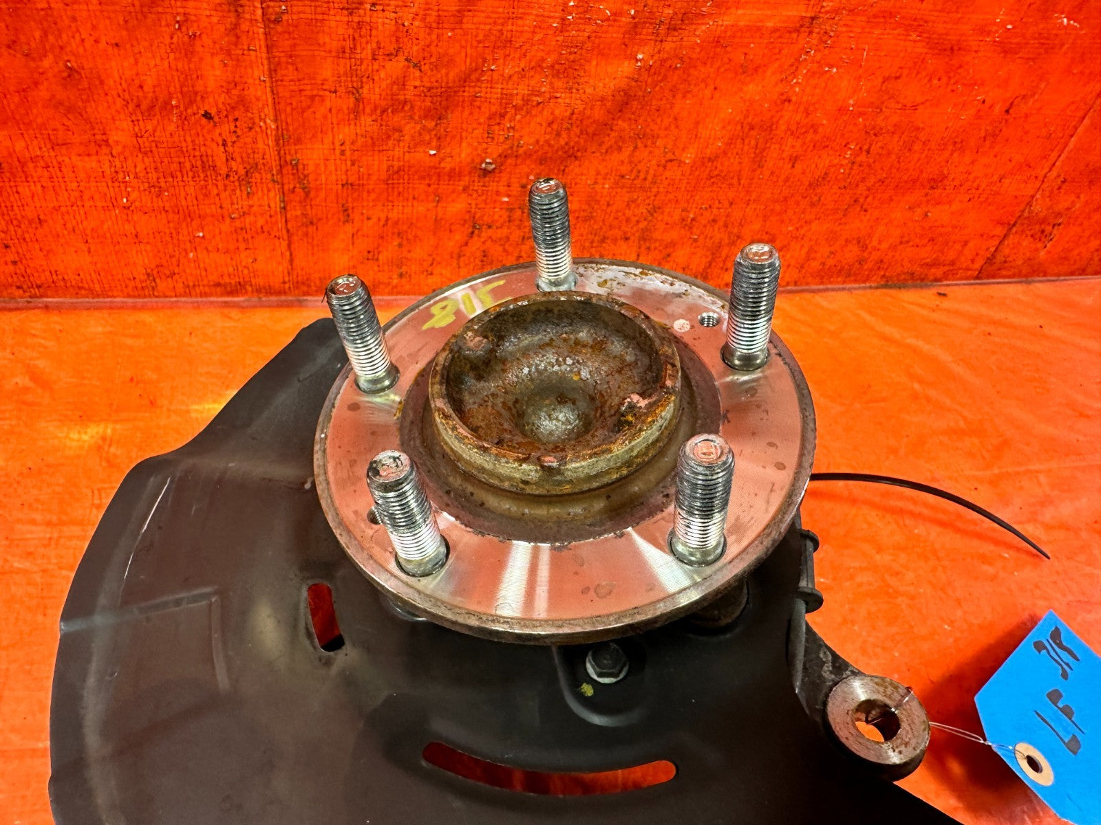 13 16 HYUNDAI GENESIS COUPE   DRIVER LEFT FRONT SPINDLE KNUCKLE HUB OEM 3181
