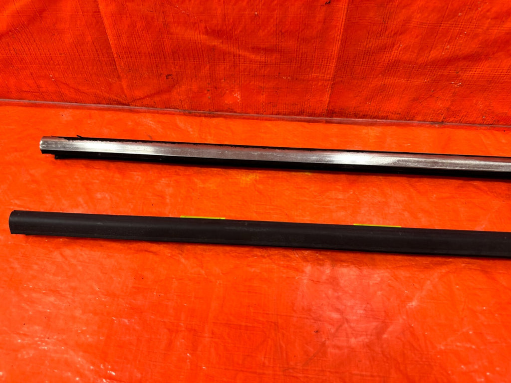 96 00 HONDA CIVIC COUPE HATCH EXTERIOR DOOR WINDOW GLASS TRIM SET LEFT RIGHT 2844