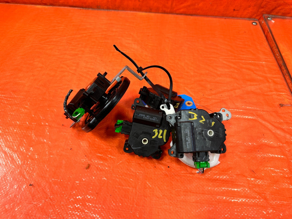 04 14 ACURA TSX   AC FLAP VENT ACTUATOR   ALL OF THE MODULES   OEM 3210