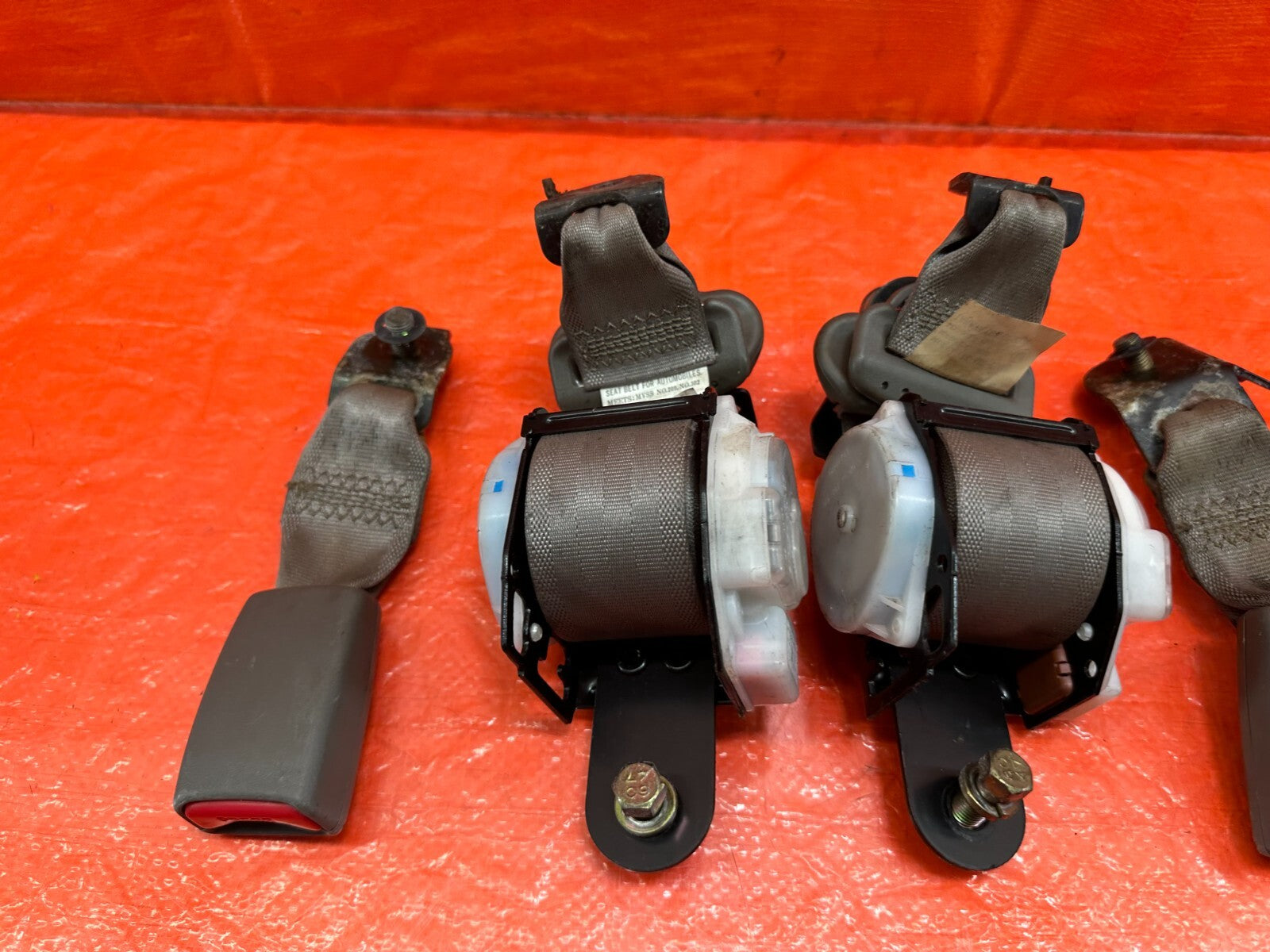 02 06 ACURA RSX TYPE S & BASE   REAR SEAT BELT SET LEFT RIGHT   TAN   OEM #1837