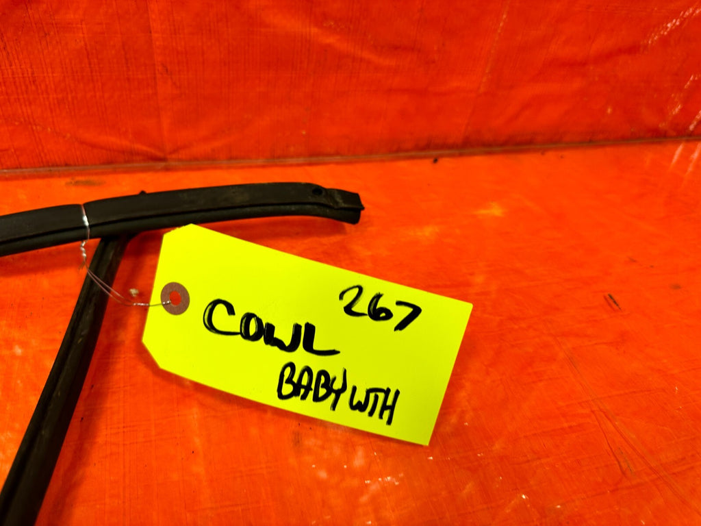 90 93 MAZDA MX 5 MIATA   WIPER COWL WEATHER STRIP RUBBER GASKET   OEM #2674