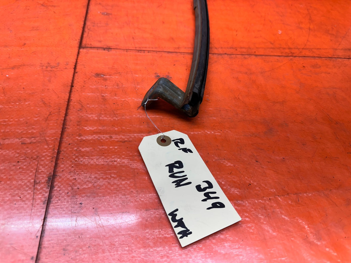 1994-2001 ACURA INTEGRA 2D PASSENGER RIGHT DOOR WINDOW RUN CHANNEL OEM #3494