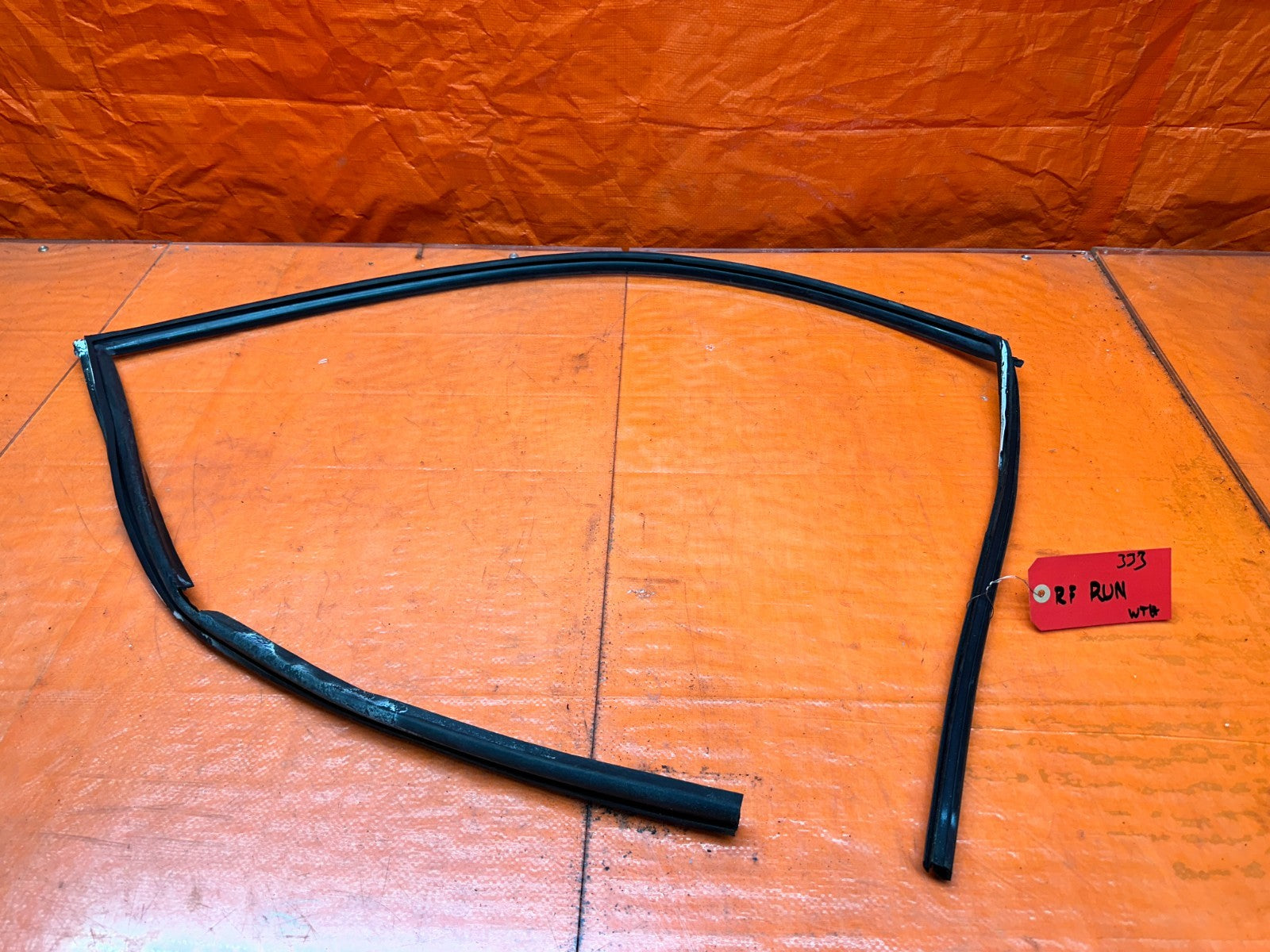 92 95 HONDA CIVIC 2D   PASSENGER RIGHT DOOR WINDOW RUN CHANNEL SEAL   OEM #3330