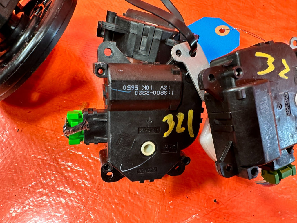 04 14 ACURA TSX   AC FLAP VENT ACTUATOR   ALL OF THE MODULES   OEM 3217