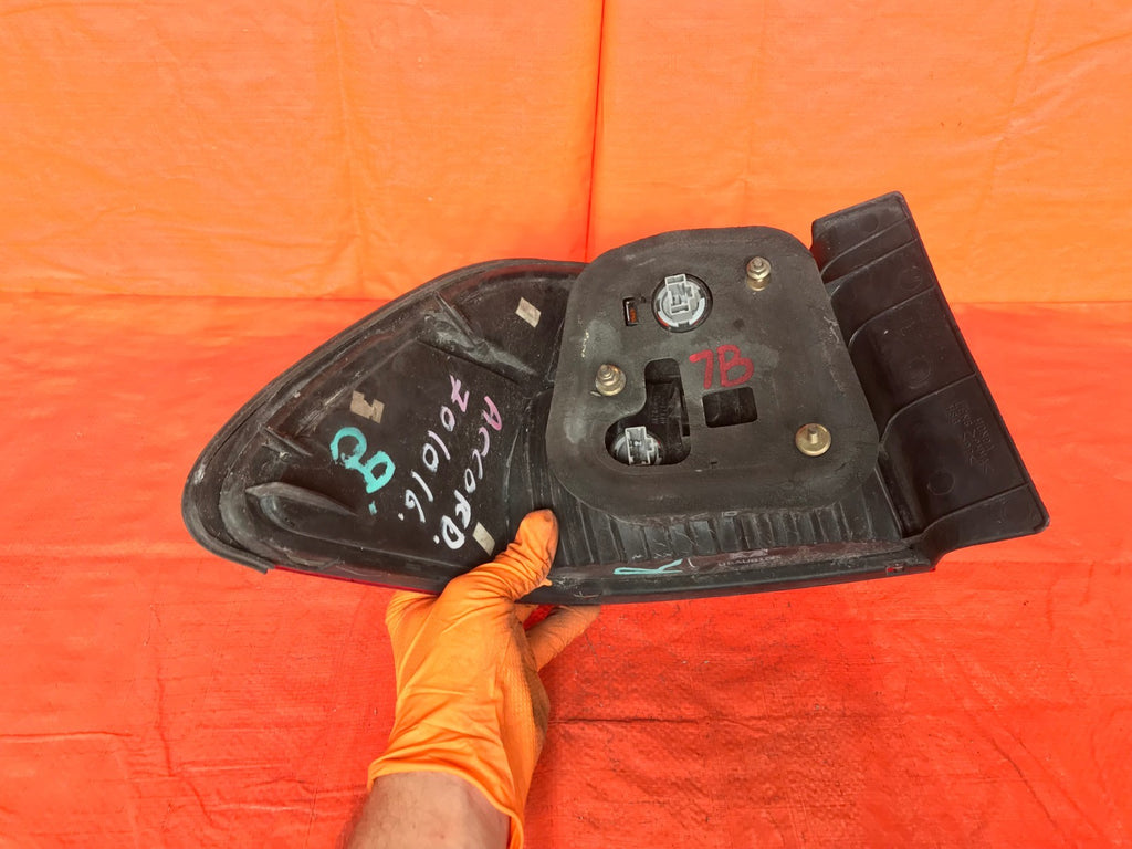 OEM 1998 98 HONDA ACCORD SEDAN PASSENGER RIGHT OUTER TAIL LIGHT LAMP R RH 4 4D4