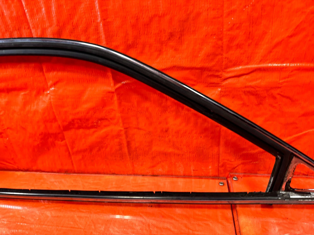 92 00 LEXUS SC300   PASSENGER RIGHT EXTERIOR WINDOW GLASS TRIM   OEM #2767