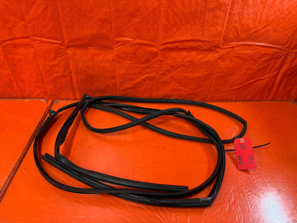 04 08 ACURA TSX   RIGHT FRONT   WEATHER STRIP & RUN CHANNEL OEM 3220